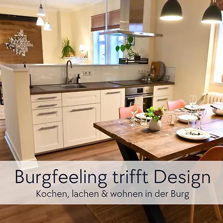 Appartement Graefin Anna - Rueckzugsort Fuer Freundetreffen In Der Historischen Hinterburg - 2 Schlafzimmer, Altstadtlage, Garten, Aufzug, Hund Willkommen